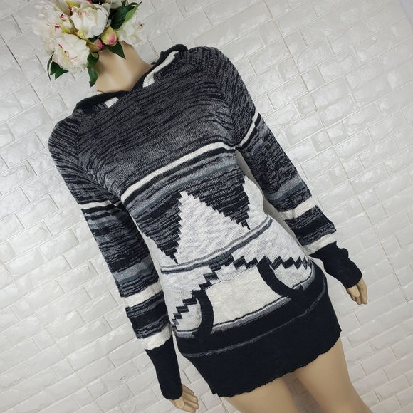 medium knit pull over hoodie sweater ( 5 for $20 ) - Picture 3 of 7
